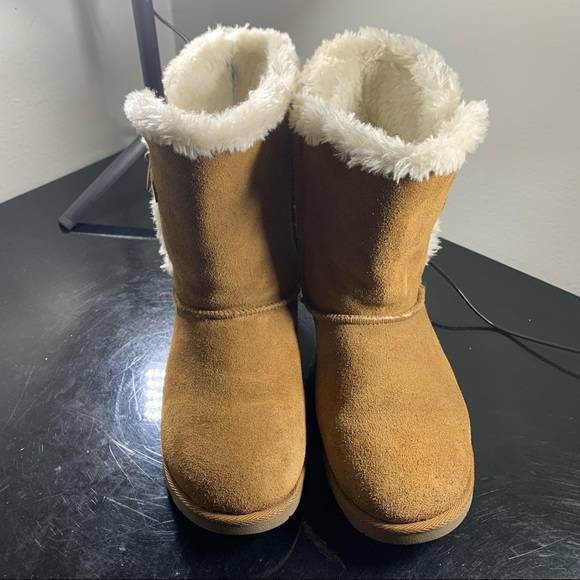 Magellan Outdoors Women Faux Fur Boots 